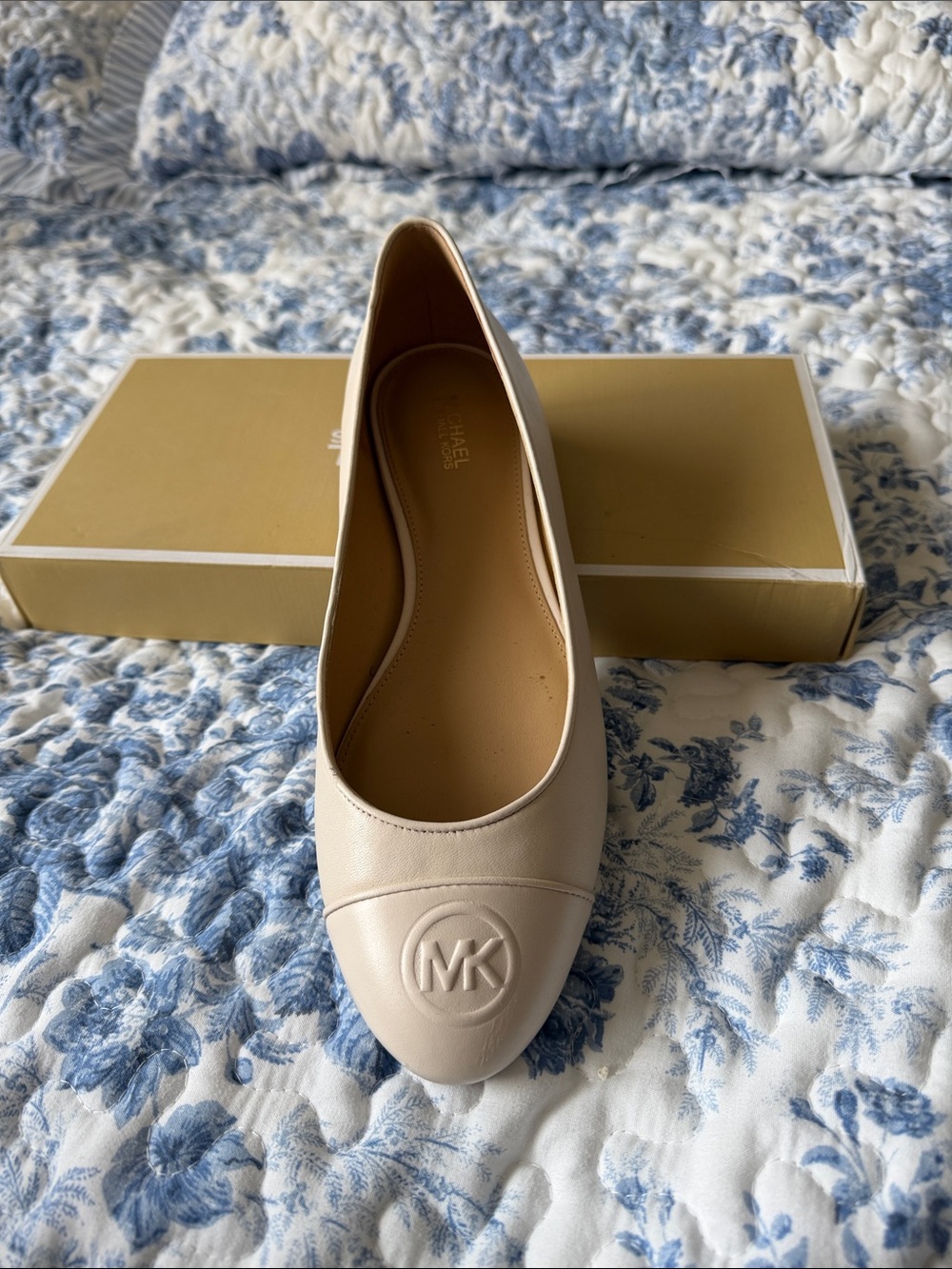 Michael Kors Cream Leather MK Logo Round-Toe Ballet Flat